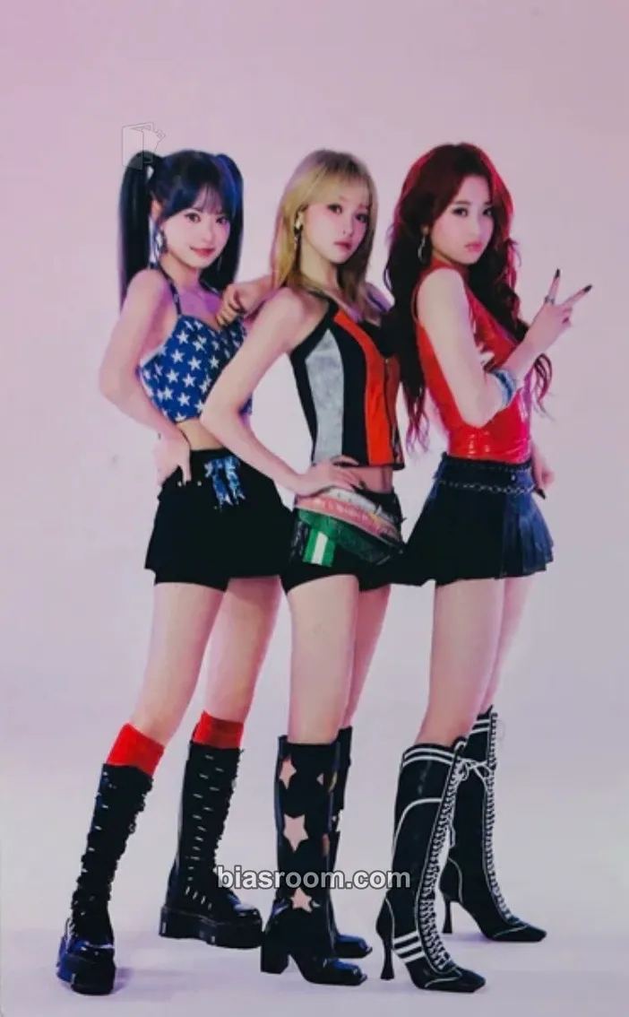 'Fearnada' 2024 S/S - Seoul Photocard - LE SSERAFIM - LE SSERAFIM K-pop photocard