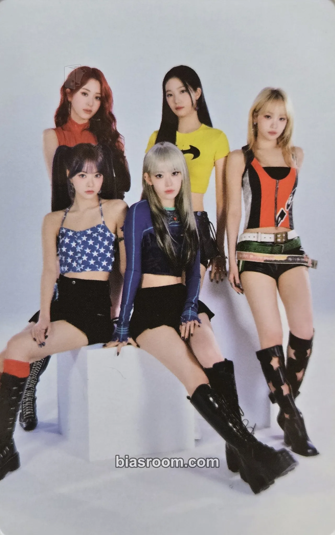'Fearnada' 2024 S/S - Seoul Photocard - LE SSERAFIM - LE SSERAFIM K-pop photocard