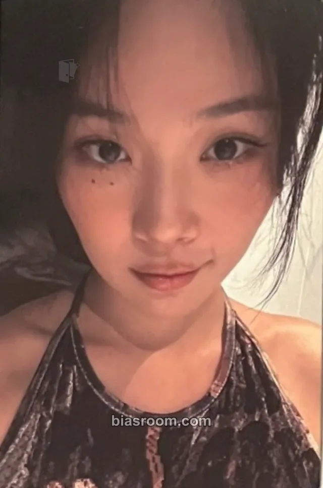 BIBI - BIBI - 1st World Tour “EVE” Event tour merch photocard set