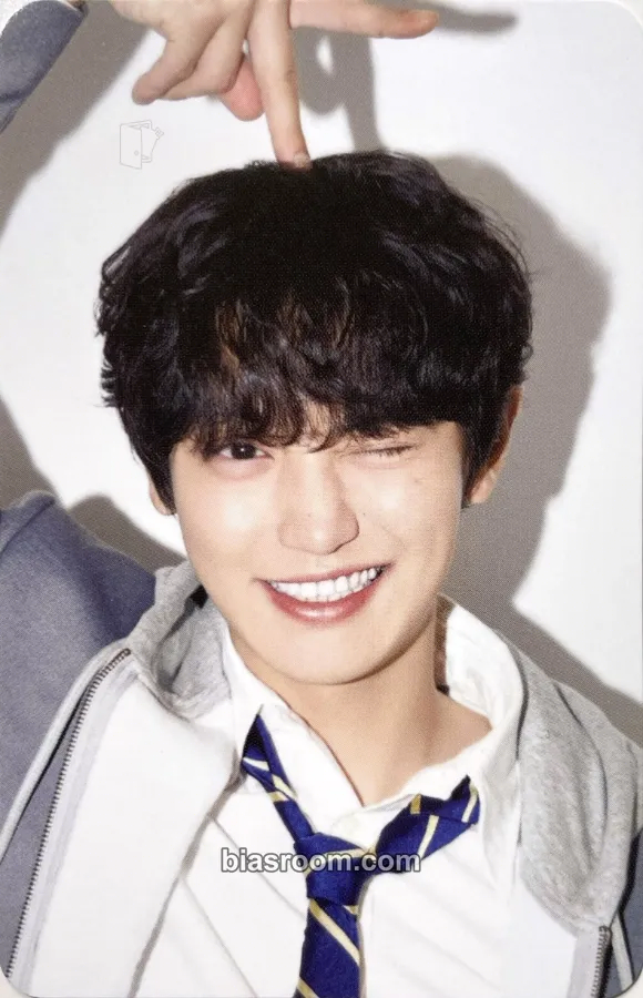 Chanyeol 2024 EXO Season's Greetings — Valentine's Day at School Photocard - EXO - EXO K-pop photocard