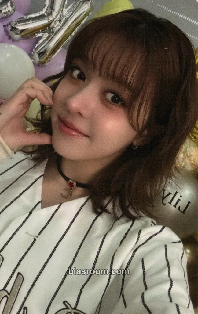Lily NMIXX X Ollio Photocard - NMIXX - NMIXX K-pop photocard