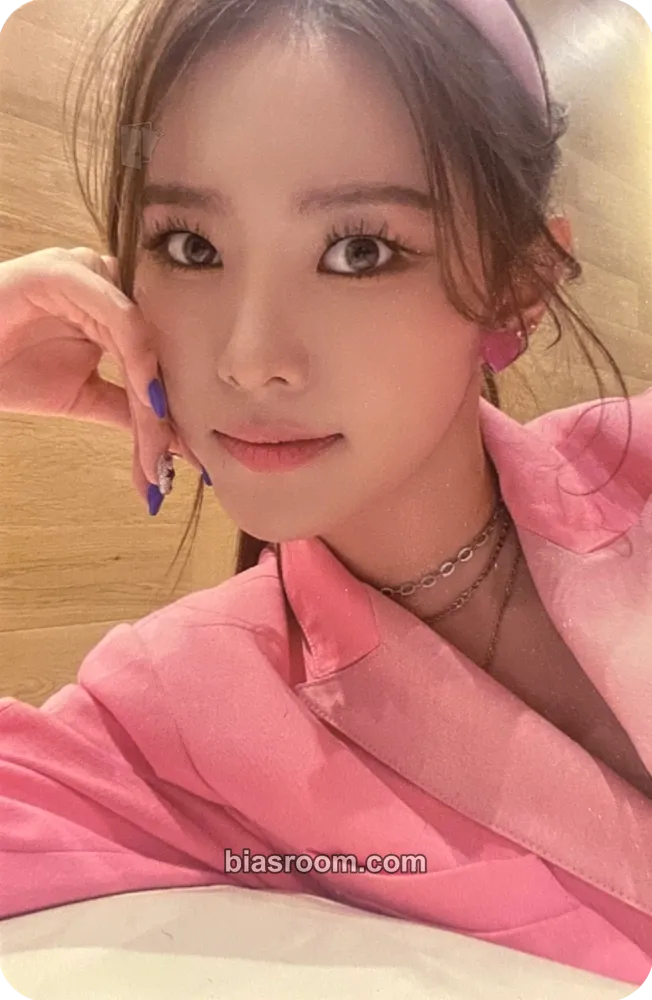 Monday Play Game : Holiday Photocard - Weeekly - Weeekly K-pop photocard