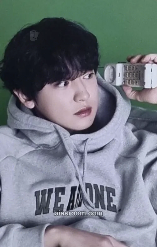 Chanyeol 2024 EXO Season's Greetings — Valentine's Day at School Photocard - EXO - EXO K-pop photocard