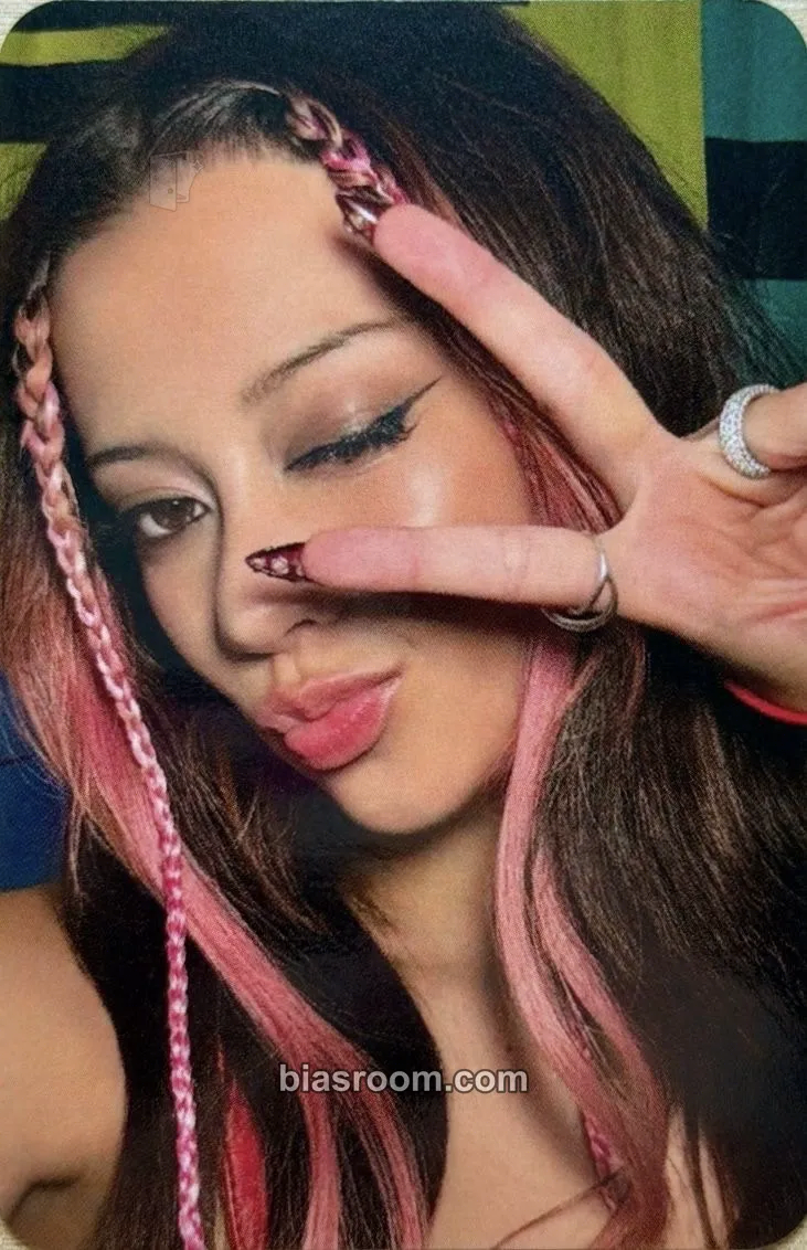 Megan THE BEAUTIFUL CHAOS TOUR Photocard - KATSEYE - KATSEYE K-pop photocard
