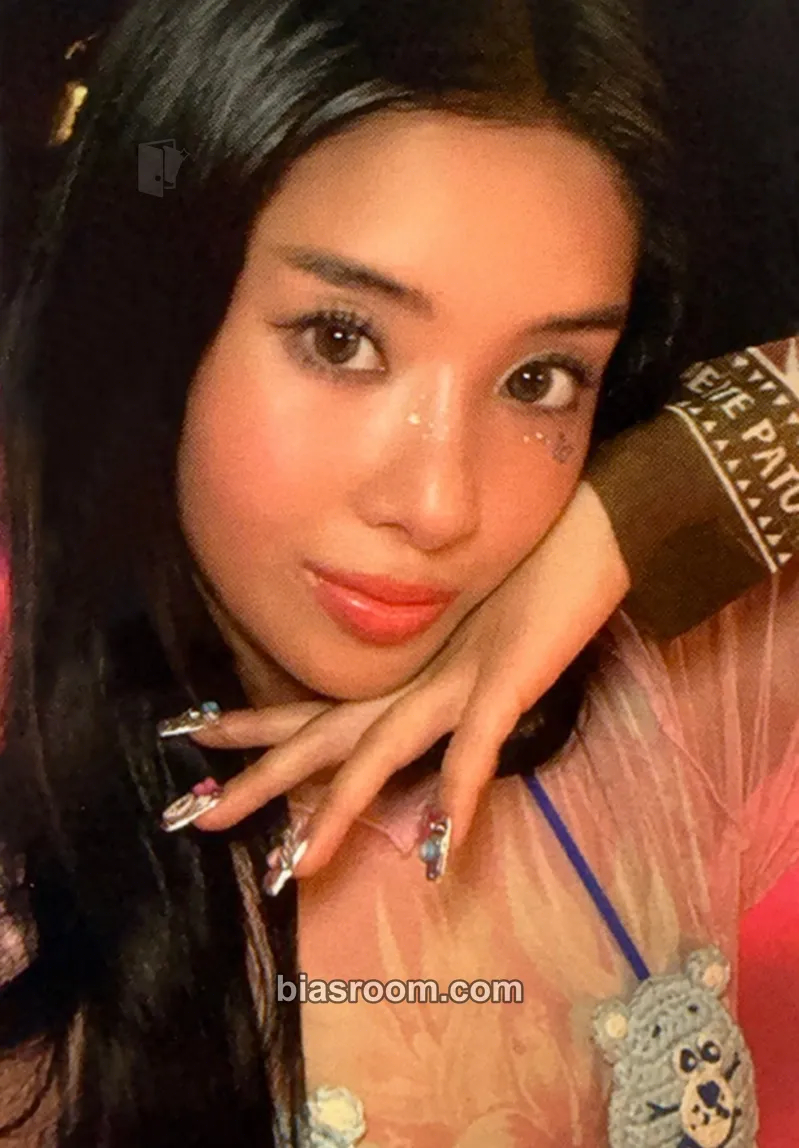 Sophia THE BEAUTIFUL CHAOS TOUR Photocard - KATSEYE - KATSEYE K-pop photocard