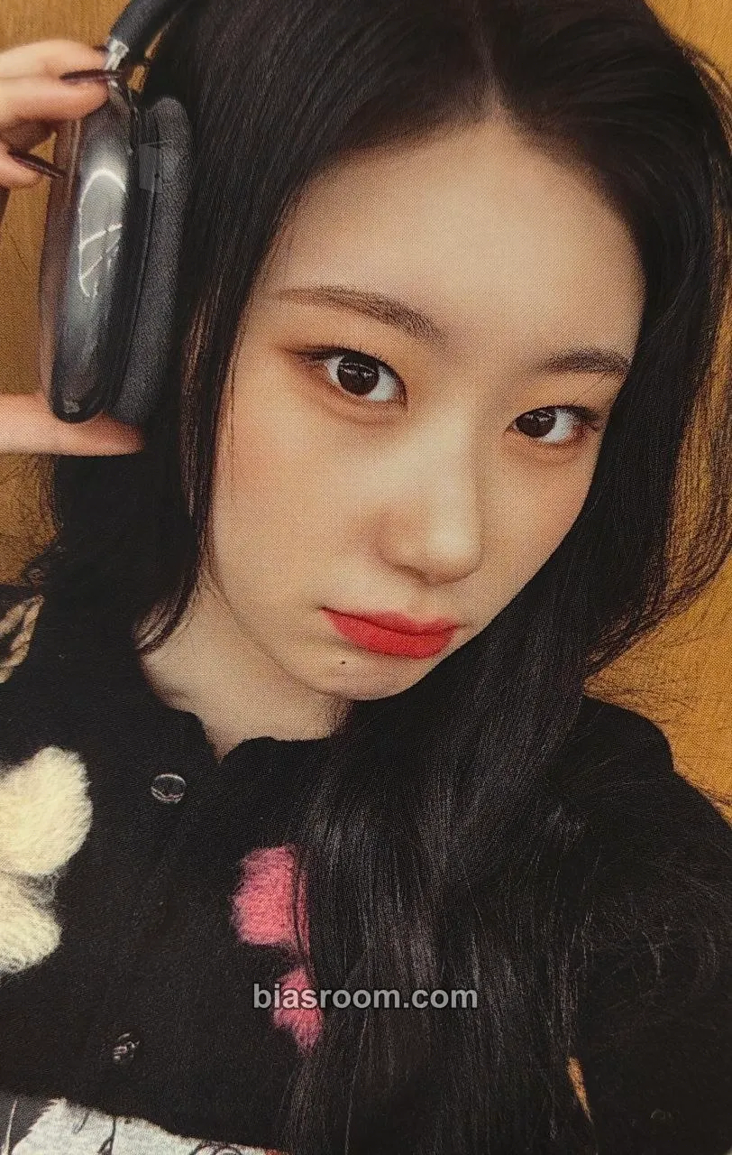Chaeryeong Cheshire Photocard - ITZY - ITZY K-pop photocard