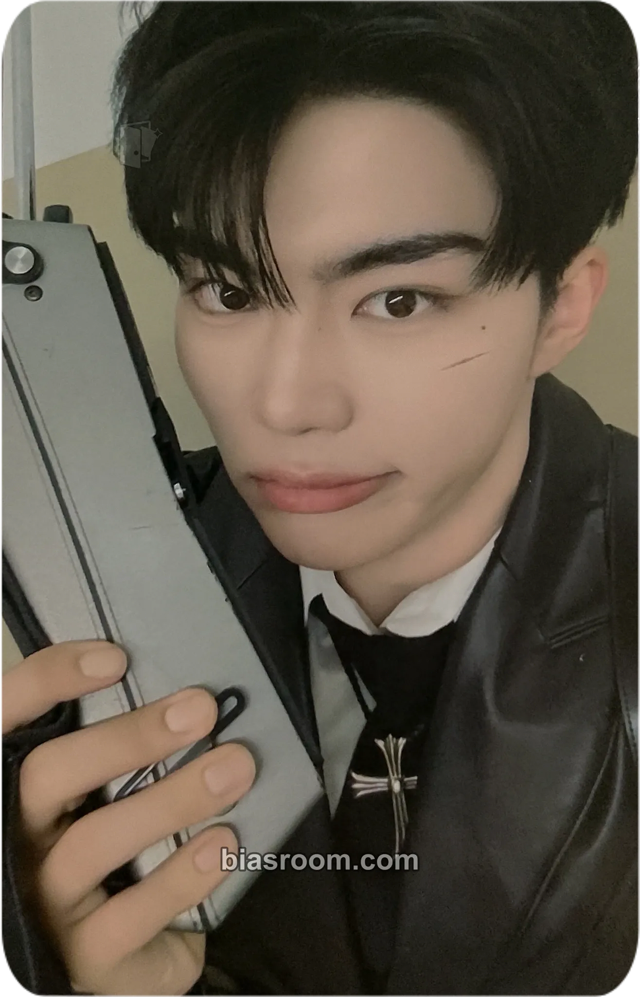 Gunwook 2026 Seasons Greetings ‘(0_1) World’ Photocard - ZEROBASEONE - ZEROBASEONE K-pop photocard
