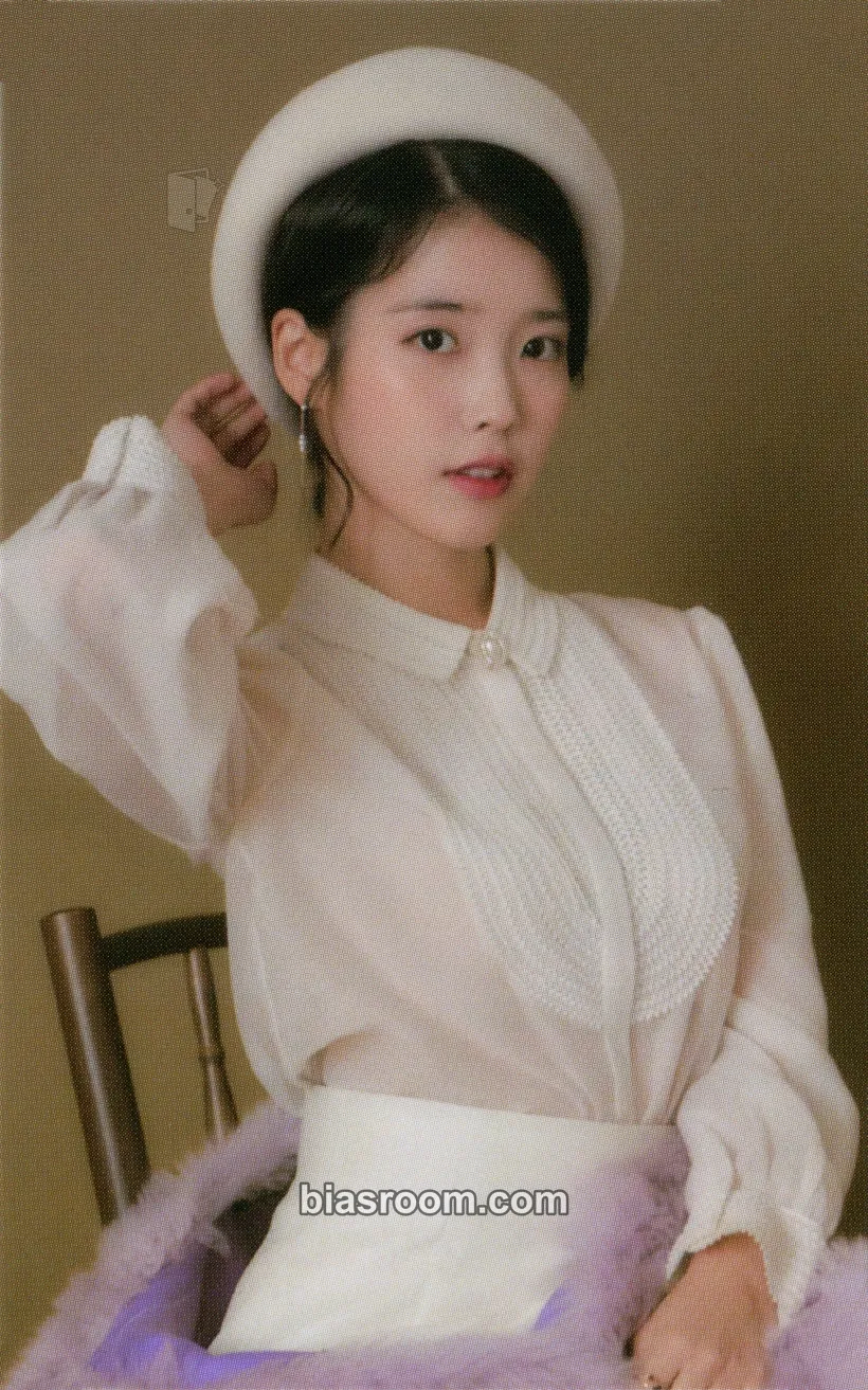 IU 2019 SEASON'S GREETINGS Photocard - IU K-pop photocard