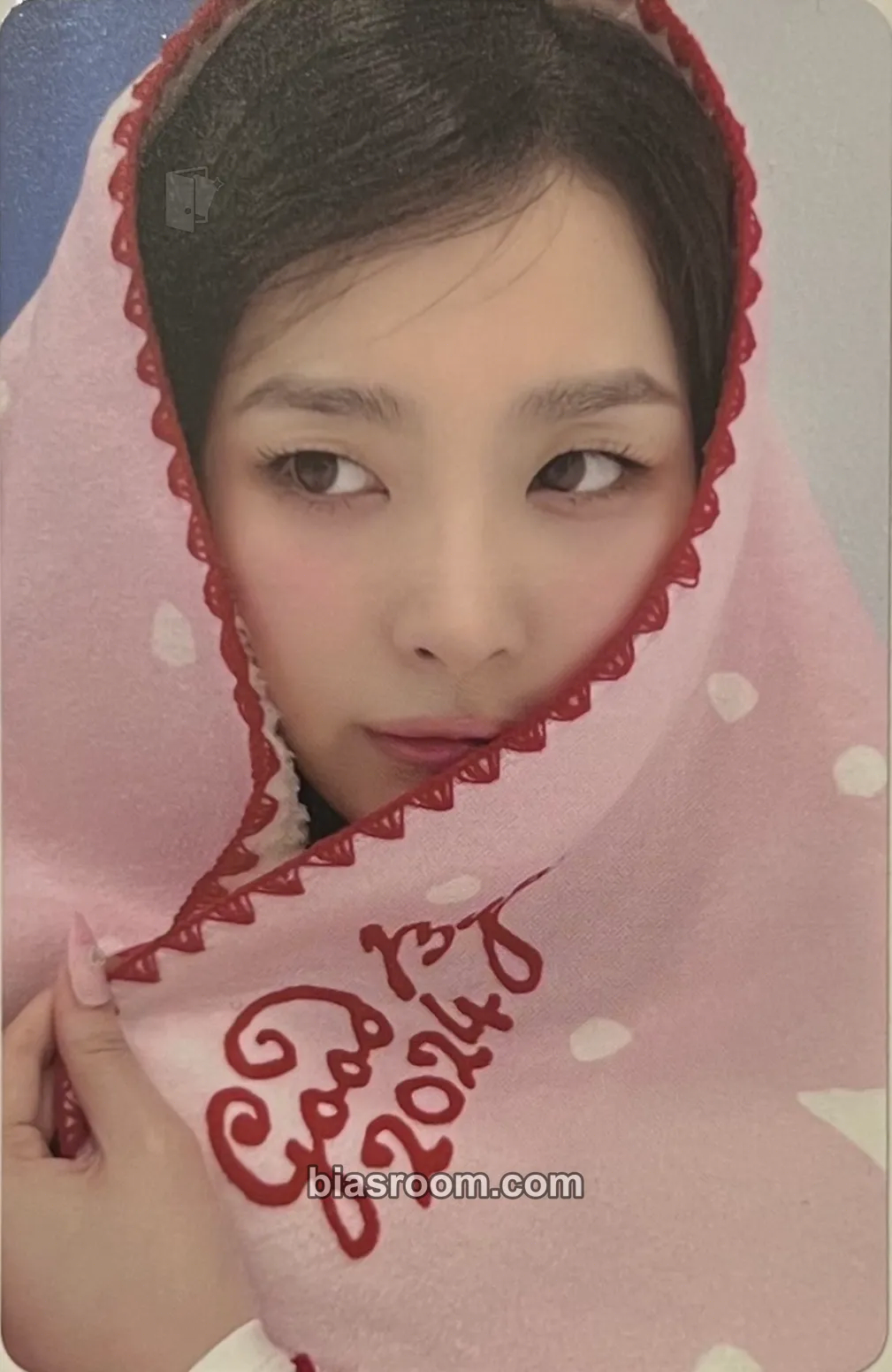 Seulgi Pink Christmas Photocard - Red Velvet - Red Velvet K-pop photocard