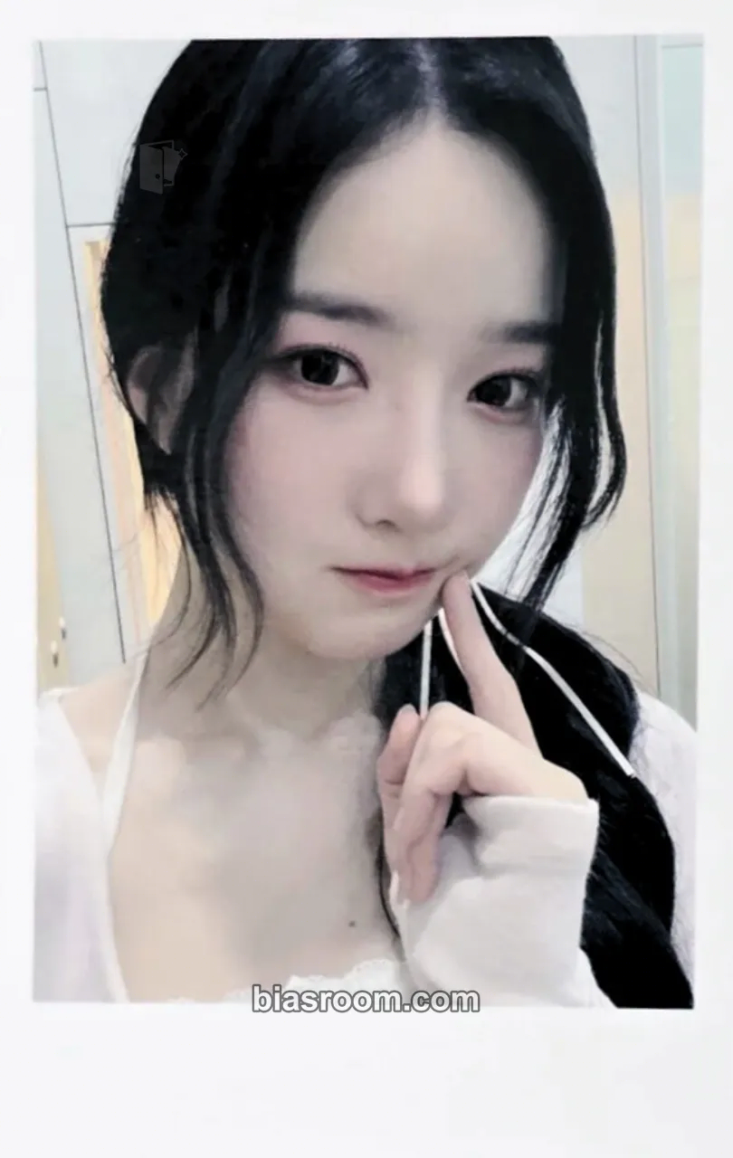 Yooyeon Performante Photocard - tripleS - tripleS K-pop photocard