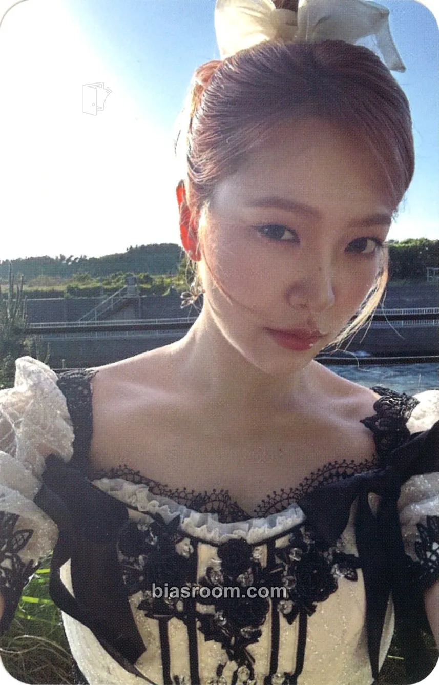 Yeri 10th Anniversary Photocard - Red Velvet - Red Velvet K-pop photocard