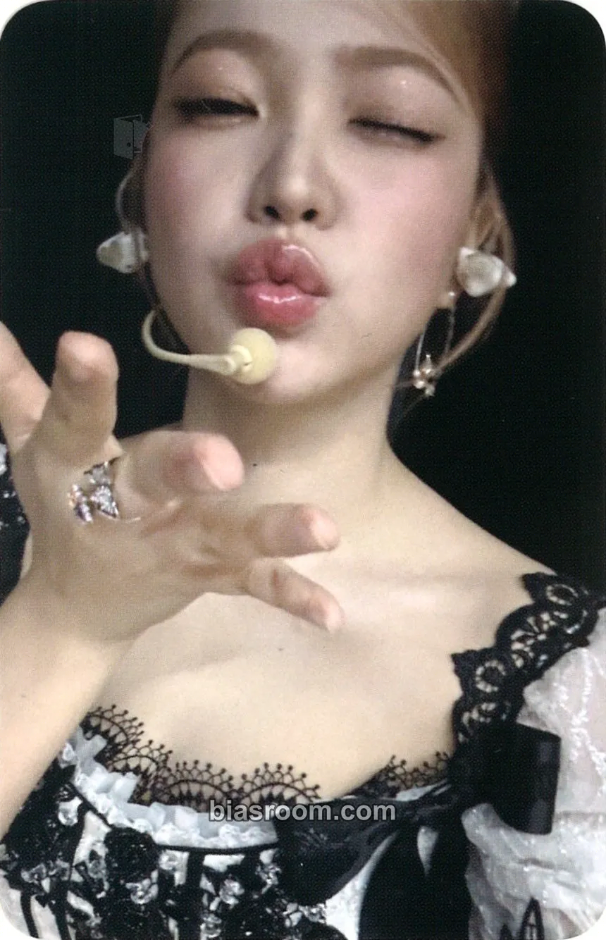 Yeri 10th Anniversary Photocard - Red Velvet - Red Velvet K-pop photocard