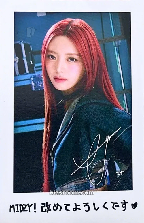 Yuna ITZY 2nd World Tour 'Born To Be' Photocard - ITZY - ITZY K-pop photocard