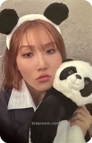 Hwasa Hwasa 2024 Season's Greetings: My Bright Day Photocard - MAMAMOO - MAMAMOO K-pop photocard