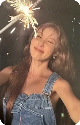 Hwasa Hwasa 2024 Season's Greetings: My Bright Day Photocard - MAMAMOO - MAMAMOO K-pop photocard