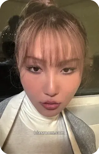 Hwasa Hwasa 2024 Season's Greetings: My Bright Day Photocard - MAMAMOO - MAMAMOO K-pop photocard