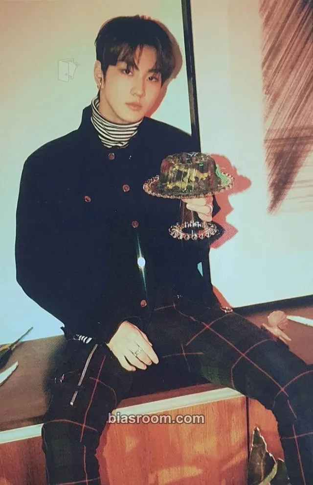 ENHYPEN - Jungwon - BORDER: CARNIVAL Album merch postcard set