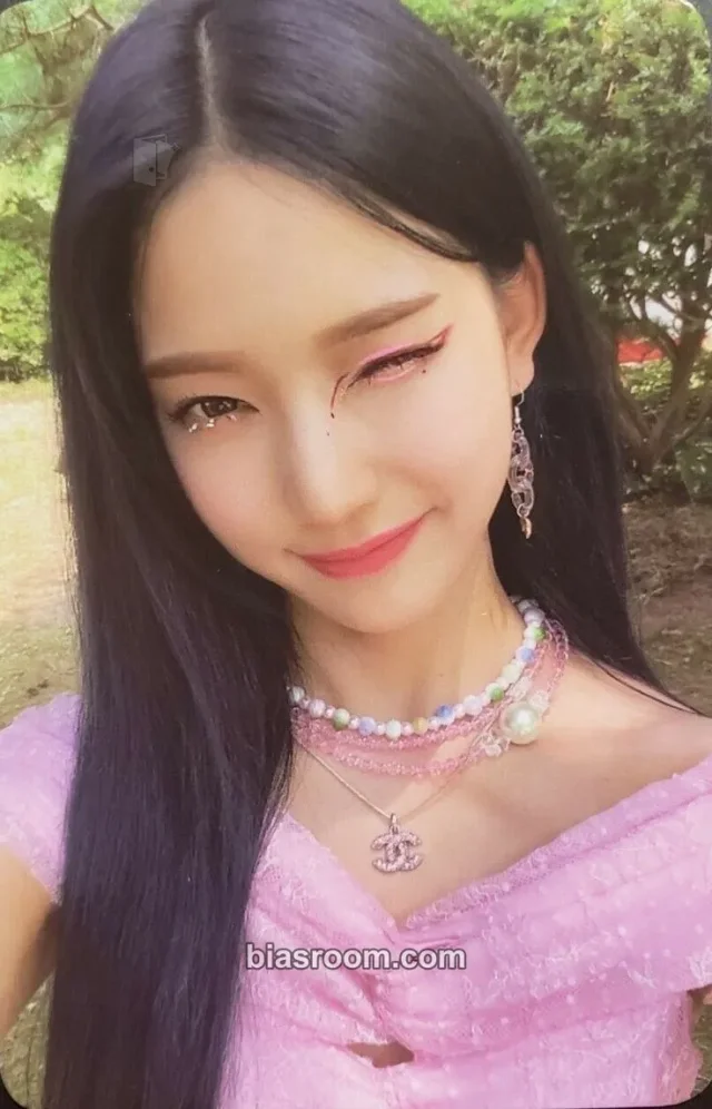 STAYC - Isa - STEREOTYPE Album album photocard B version