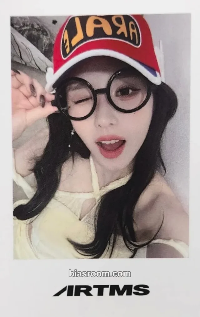 ARTMS - HeeJin - Club Icarus Album fansign round 2 hellolive polaroid