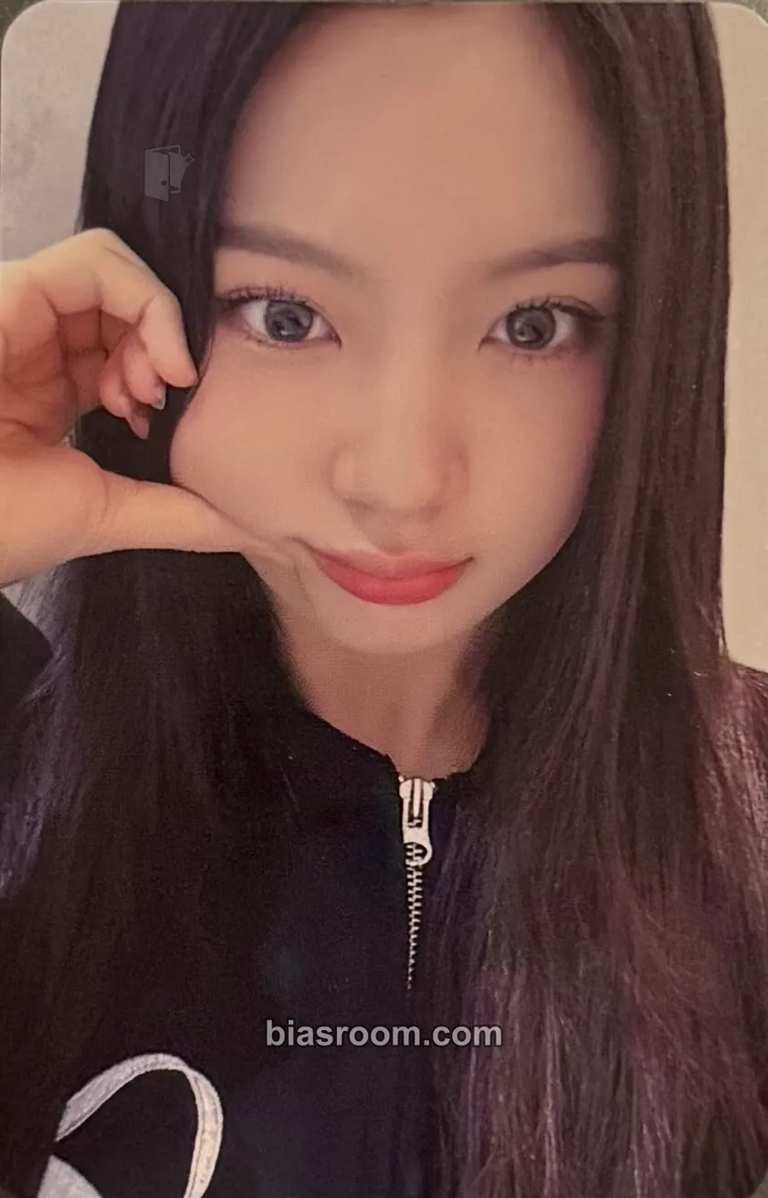Kya DANCING ALONE Photocard - KiiiKiii - KiiiKiii K-pop photocard