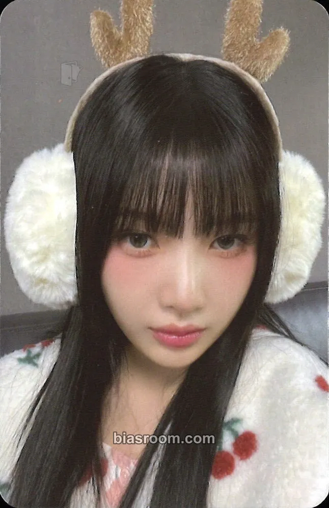 Joy Pink Christmas Photocard - Red Velvet - Red Velvet K-pop photocard