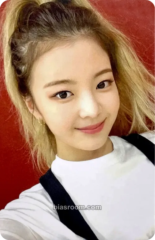 Lia Crazy in Love Photocard - ITZY - ITZY K-pop photocard