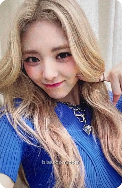 Yuna CHECKMATE Photocard - ITZY - ITZY K-pop photocard