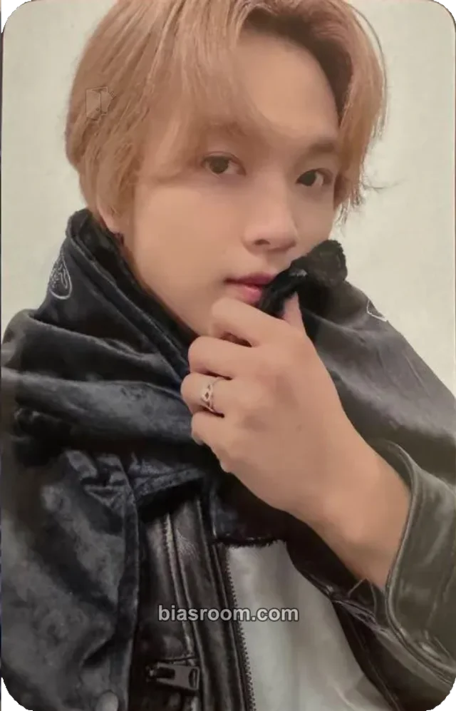 NCT 127 - Haechan - Neo City: The UNITY (3rd NCT127 Tour) Event merch photocard blanket FPO