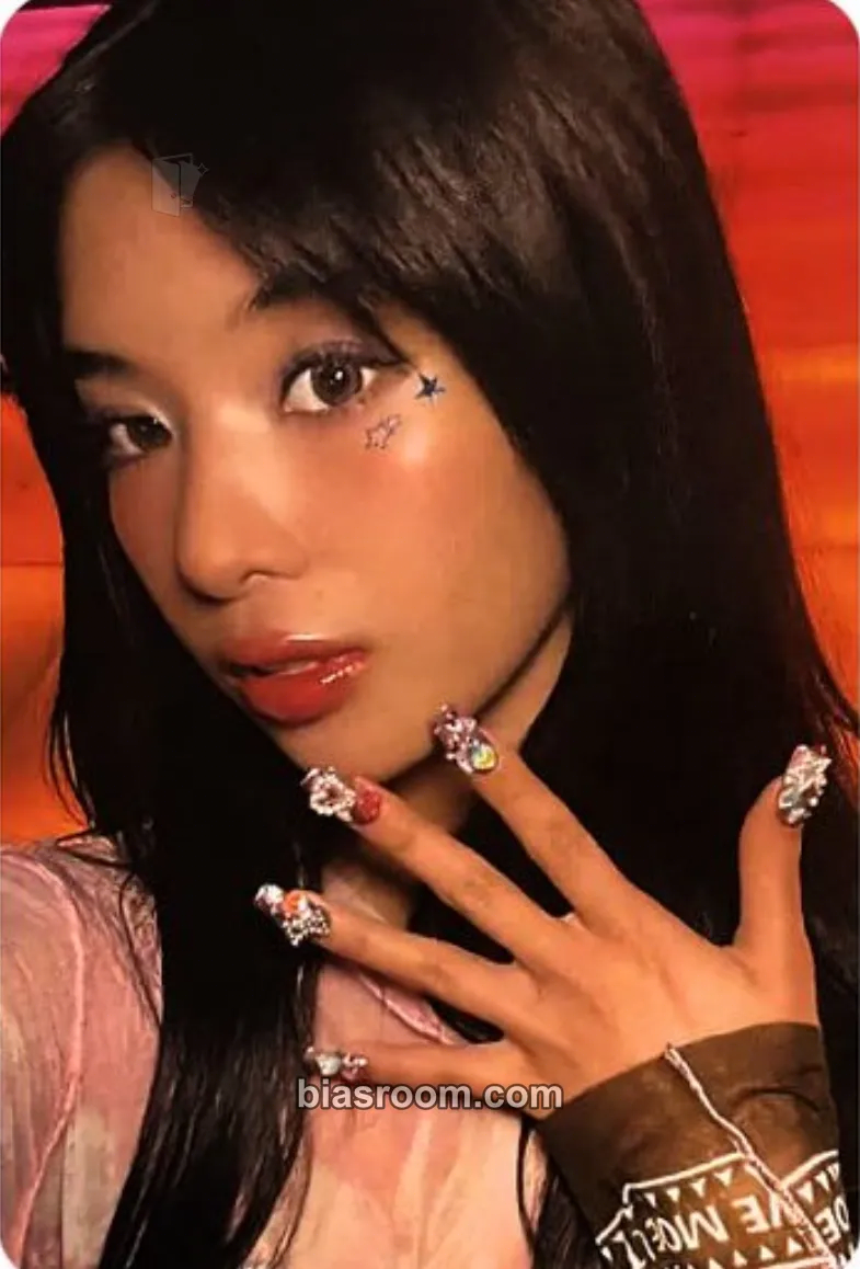Sophia THE BEAUTIFUL CHAOS TOUR Photocard - KATSEYE - KATSEYE K-pop photocard