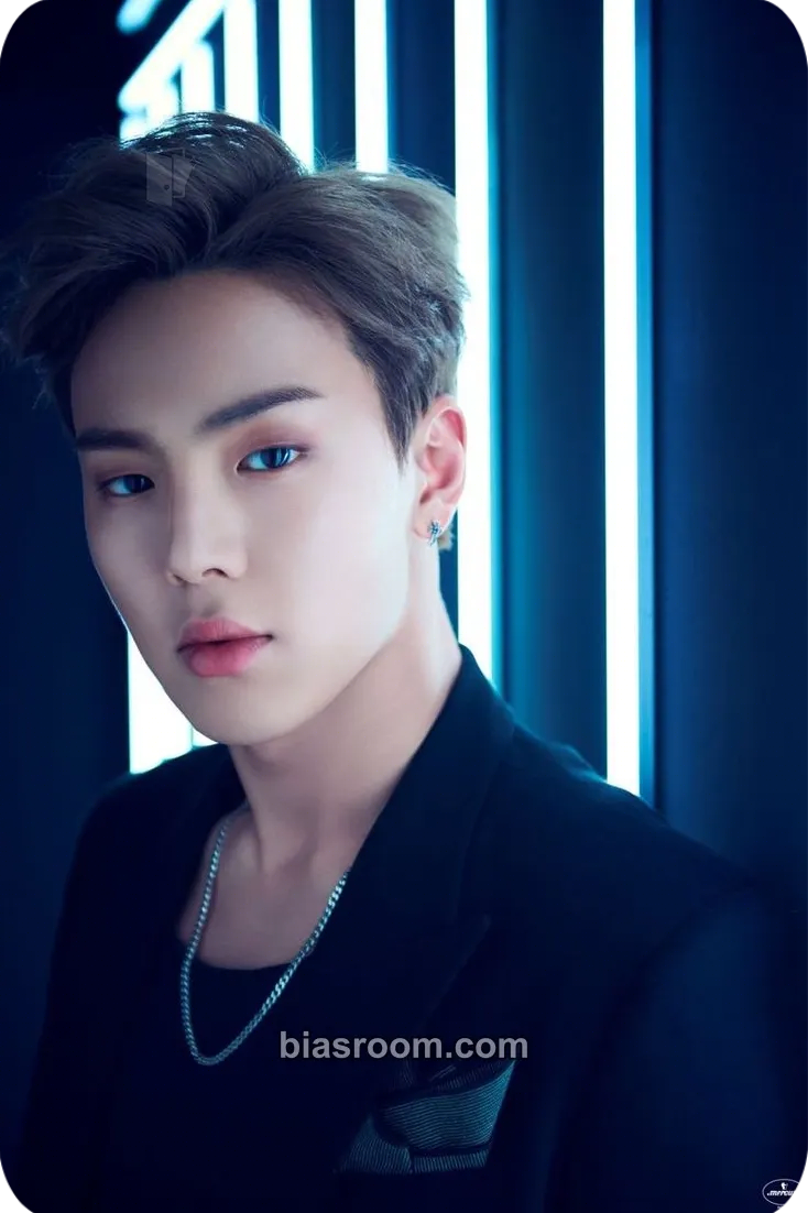 Shownu Hero Photocard - MONSTA X - MONSTA X K-pop photocard