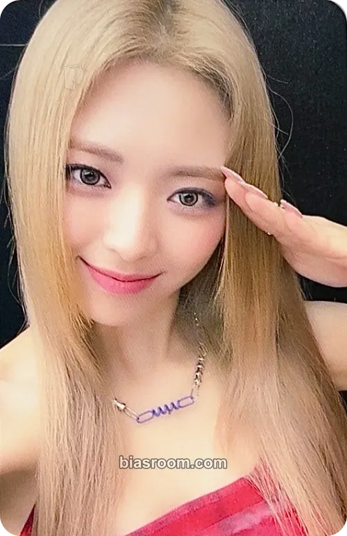 Yuna CHECKMATE Photocard - ITZY - ITZY K-pop photocard