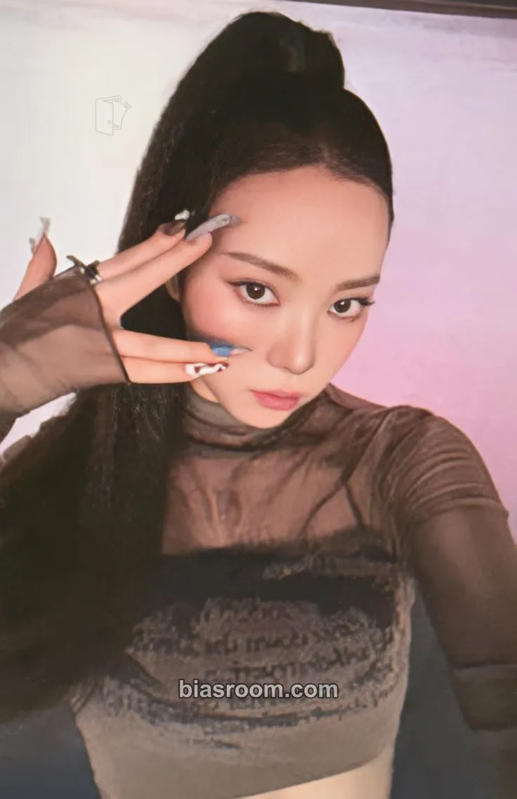 Narin BURNING UP Photocard - MEOVV - MEOVV K-pop photocard