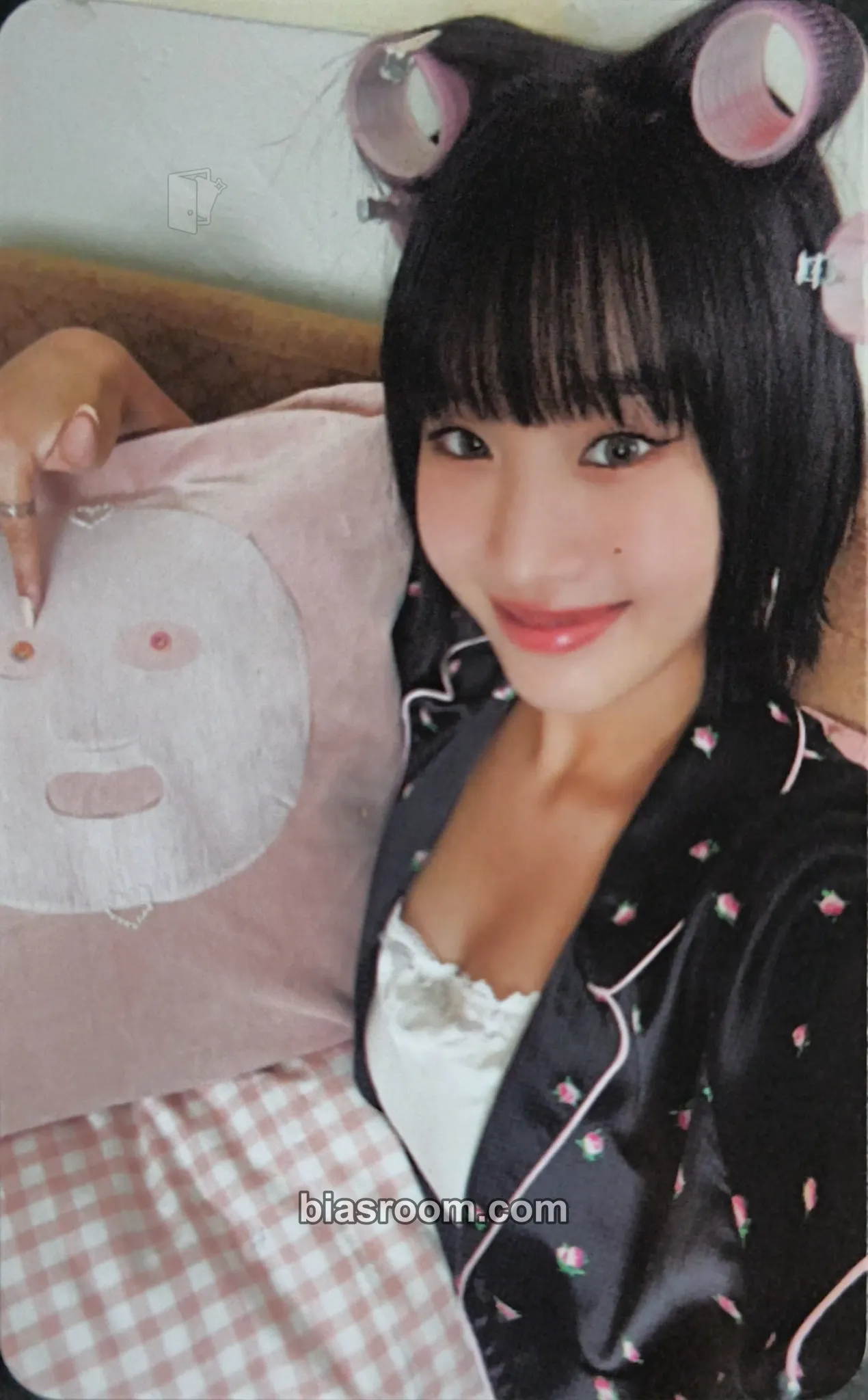 Natty 2025 Season's greetings Photocard - KISS OF LIFE - KISS OF LIFE K-pop photocard