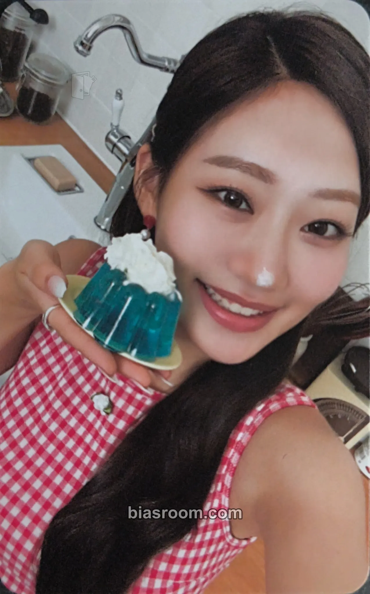 Julie 2025 Season's greetings Photocard - KISS OF LIFE - KISS OF LIFE K-pop photocard