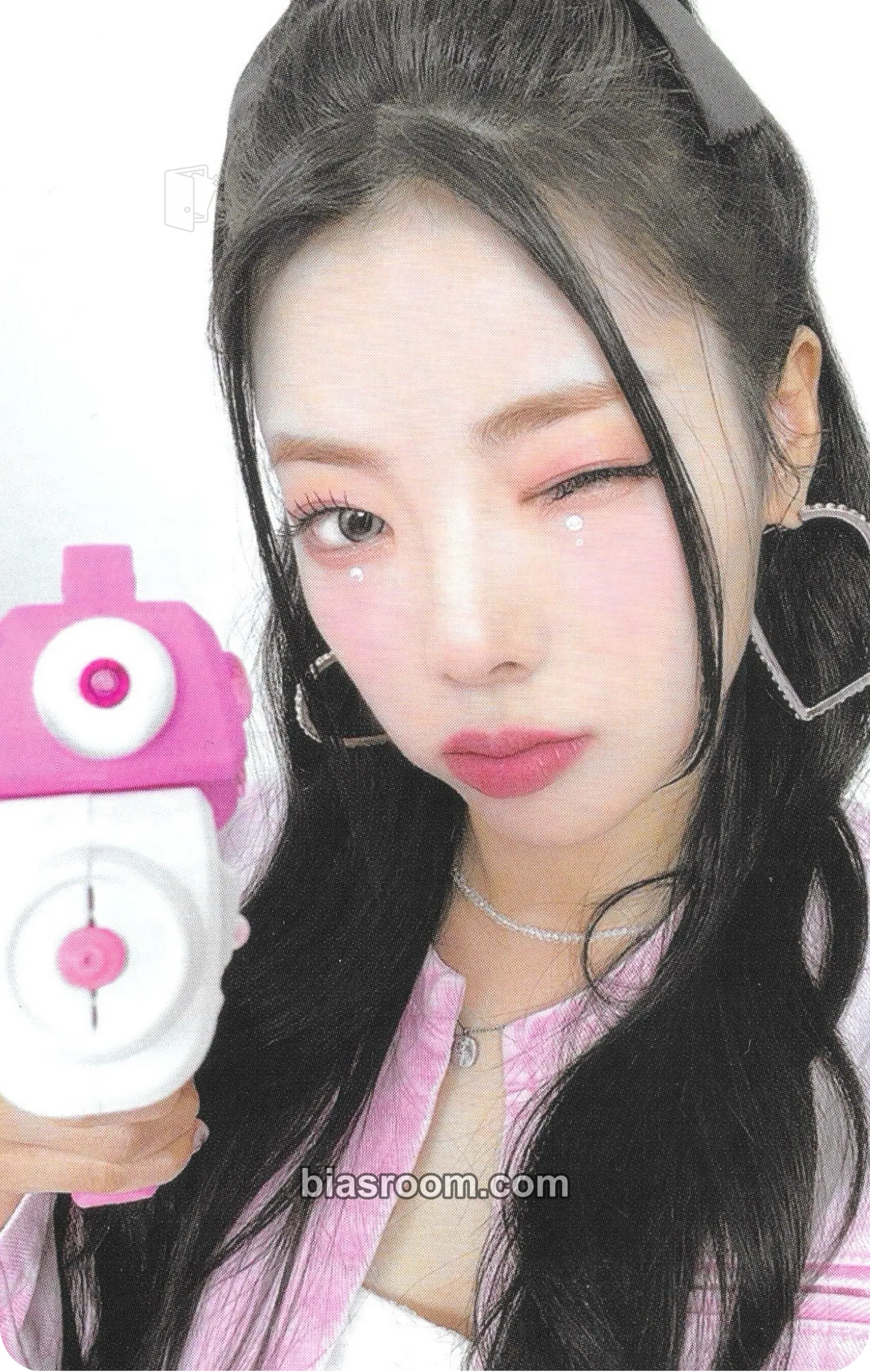 Na Goeun 2023 Season's Greetings: CAUTION LOVE Photocard - PURPLE KISS - PURPLE KISS K-pop photocard