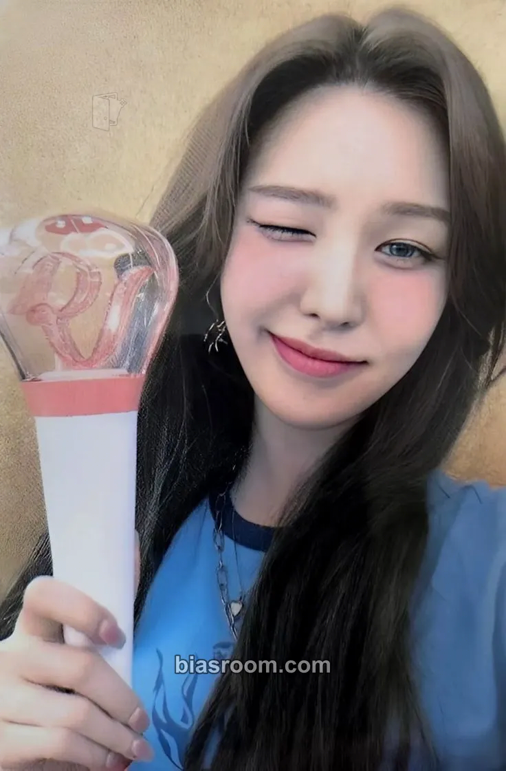 Wendy Fanlight Photocard - Red Velvet - Red Velvet K-pop photocard