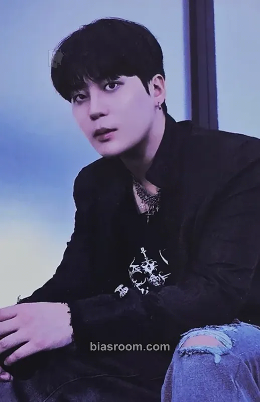 Jongho GOLDEN HOUR : Part.4 Photocard - ATEEZ - ATEEZ K-pop photocard