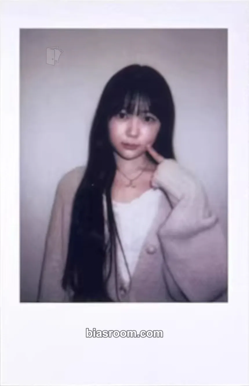 Ye-on The Chase Photocard - Hearts2Hearts - Hearts2Hearts K-pop photocard