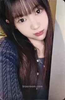 Ye-on The Chase Photocard - Hearts2Hearts - Hearts2Hearts K-pop photocard