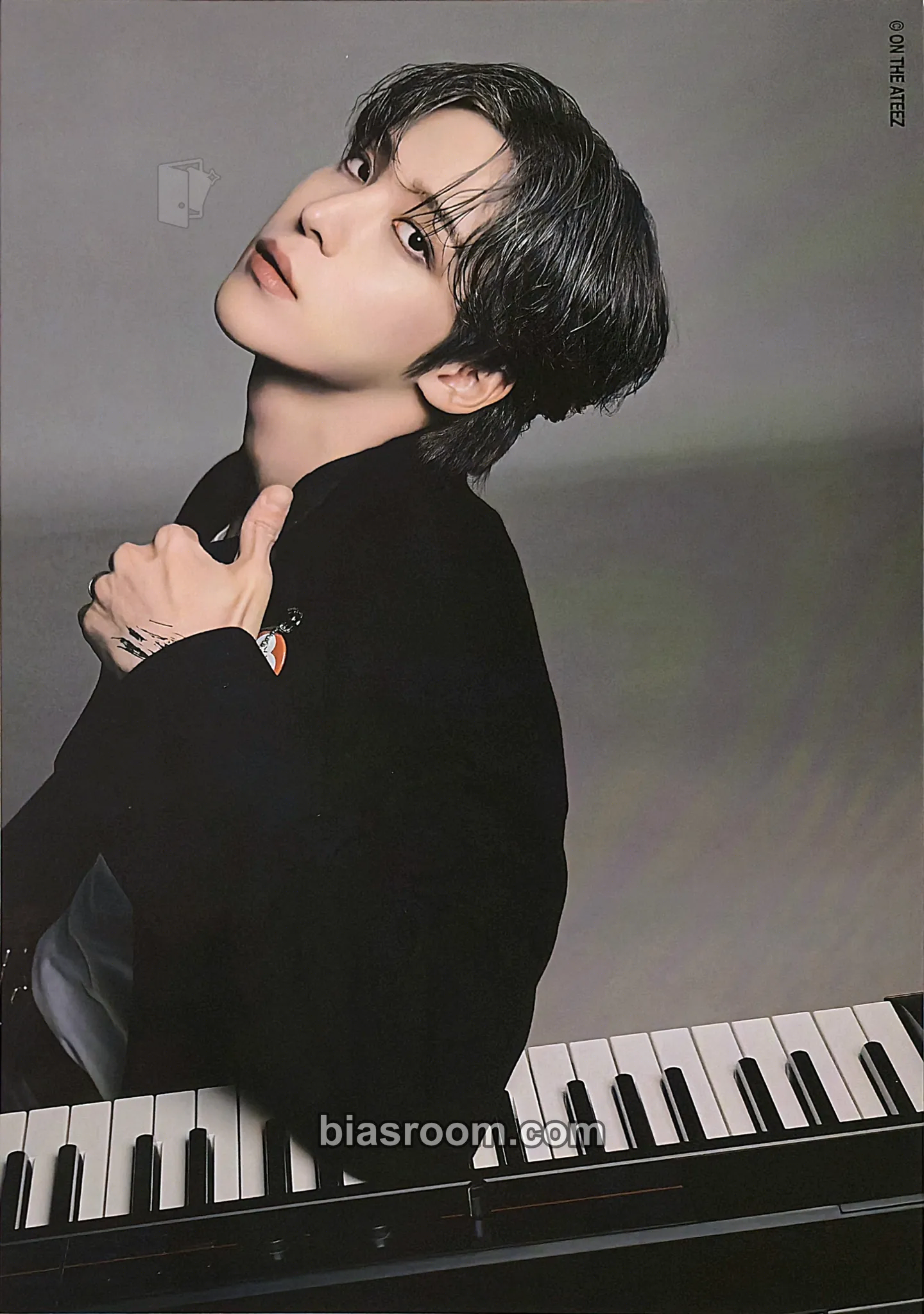 Yunho 2025 Season's Greetings - Rock Will Never Die Photocard - ATEEZ - ATEEZ K-pop photocard