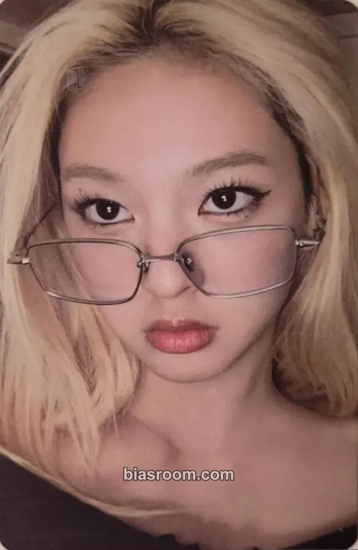 Chiquita BABYMONS7ER Photocard - BABYMONSTER - BABYMONSTER K-pop photocard
