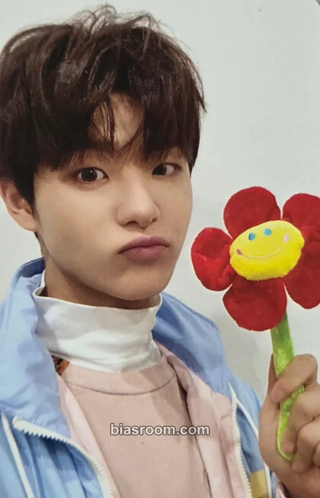 TREASURE - Jihoon - THE SECOND STEP : CHAPTER ONE Album album photocard green version selfie