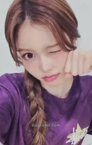 Jeong Saebi Not Just Pretty Photocard - izna - izna K-pop photocard