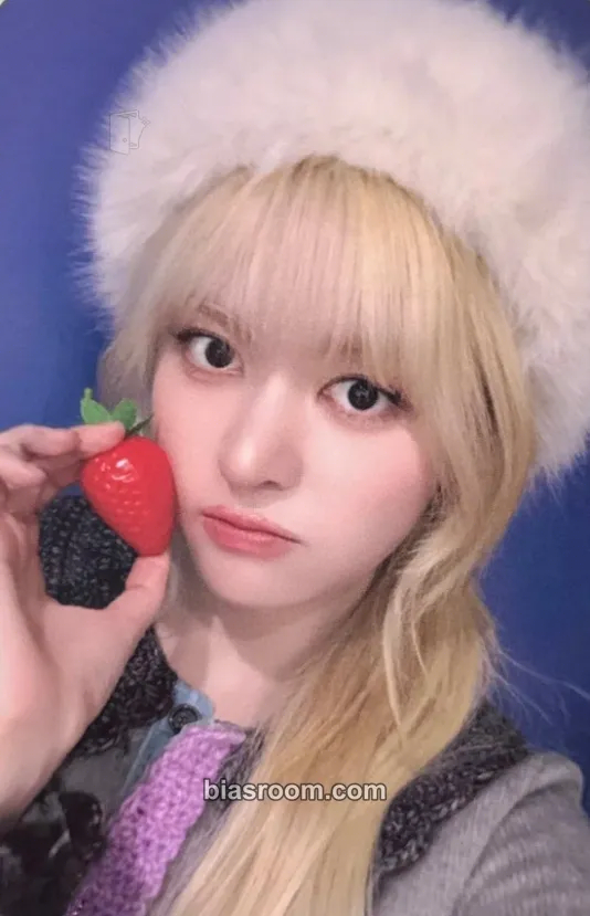 Lily Blue Valentine Photocard - NMIXX - NMIXX K-pop photocard