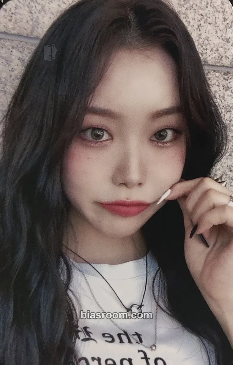 Suhyeon The Billage of Perception: Chapter Two Photocard - Billlie - Billlie K-pop photocard