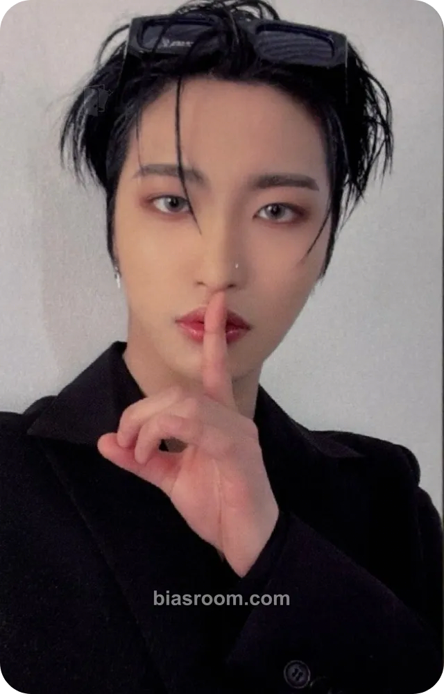 Seonghwa THE WORLD EP.2 : OUTLAW Photocard - ATEEZ - ATEEZ K-pop photocard