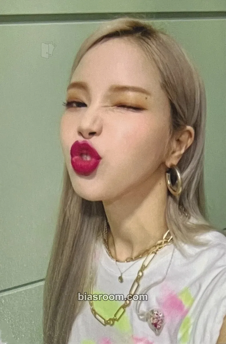 Solar Spit It Out Photocard - MAMAMOO - MAMAMOO K-pop photocard