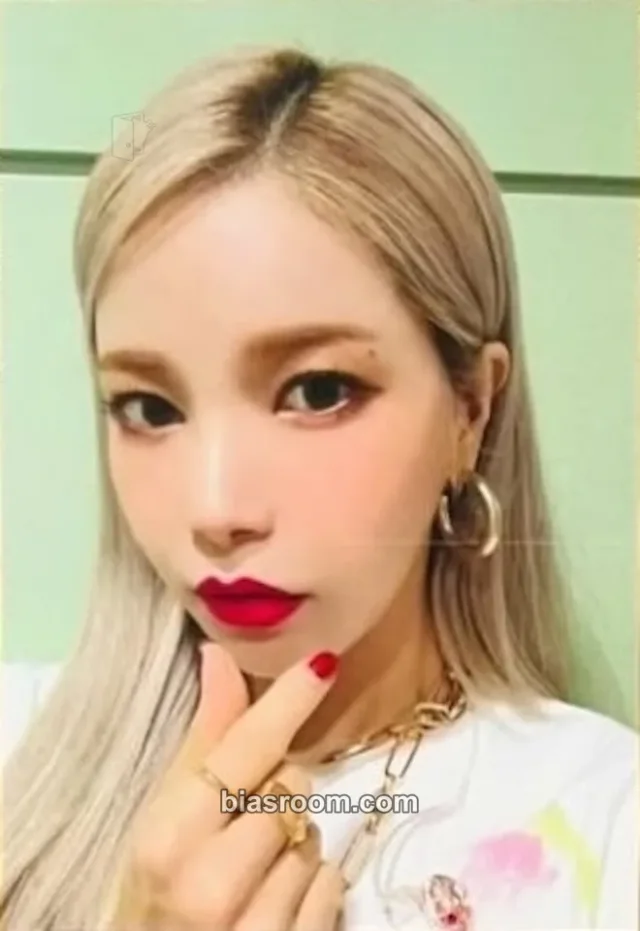 MAMAMOO - Solar - Spit It Out Album fansign winner benefit japan rbw