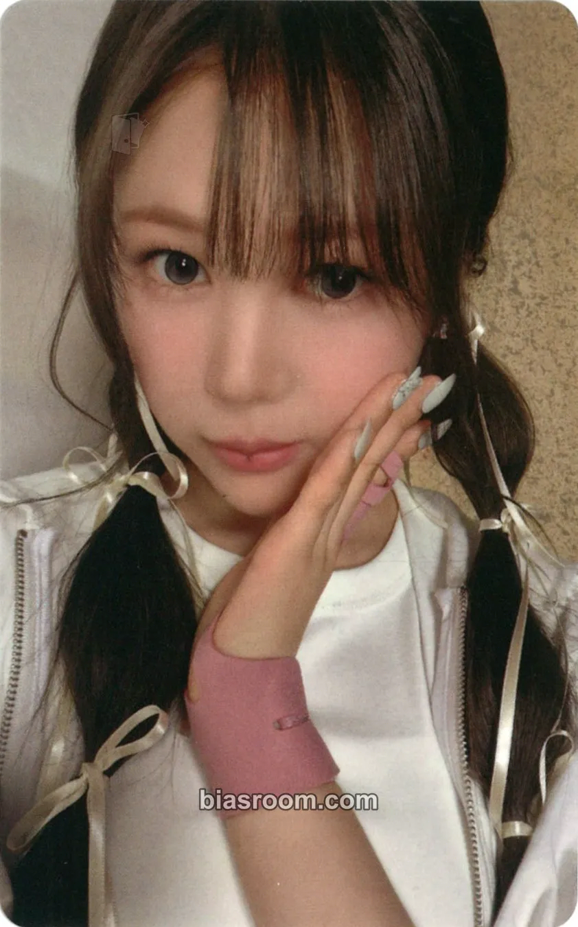 Ye-on FOCUS Photocard - Hearts2Hearts - Hearts2Hearts K-pop photocard