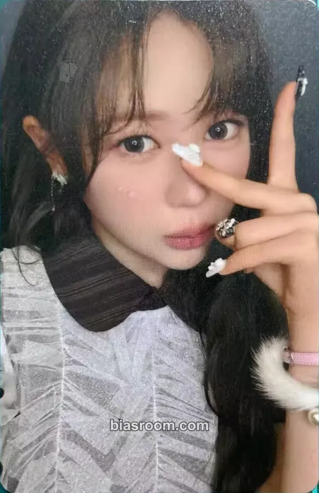 Ye-on FOCUS Photocard - Hearts2Hearts - Hearts2Hearts K-pop photocard
